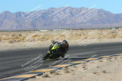 media/Jan-10-2025-CVMA Friday Practice (Fri) [[489e0da257]]/Group 4 and Trackday/Session 2 (Turn 4 Inside)/